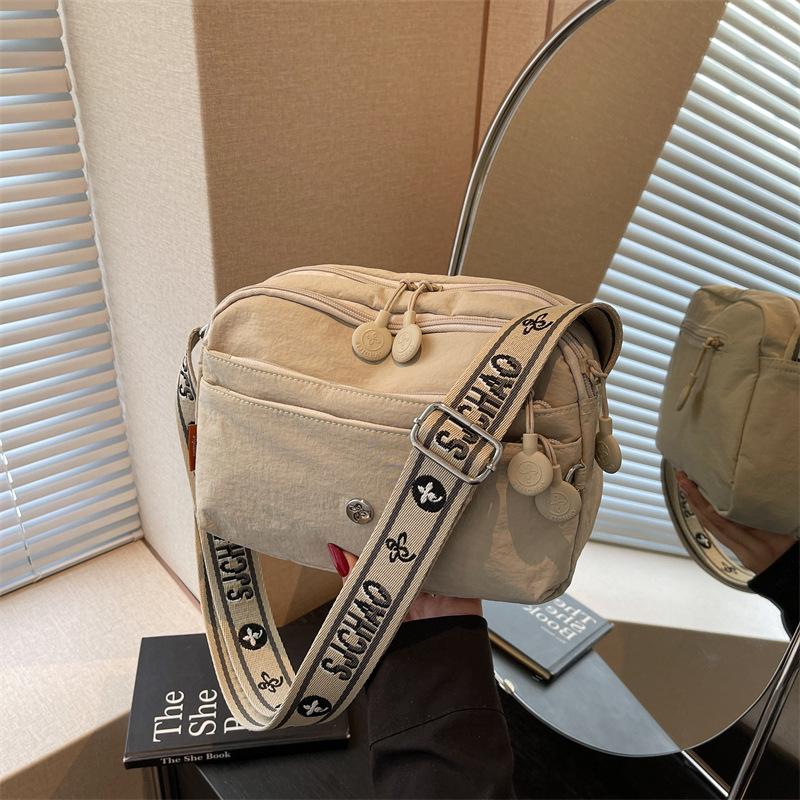 Lightweight small cloth bag women's summer new fashion versatile leisure bag commuting out shoulder messenger bag