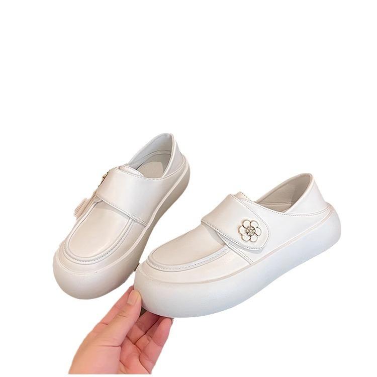 Nurse shoes women's spring and summer breathable soft soles are not tired of standing for a long time Velcro single shoes women's medical staff work