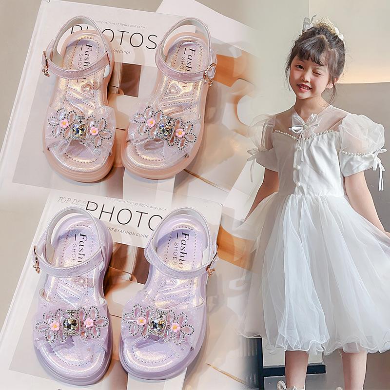 Girls sandals 2025 summer new middle and older children's beach shoes foreign soft-soled princess shoes girls fashion crystal shoes