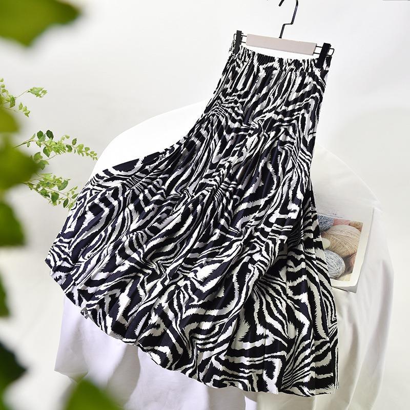 

A New Slimming Long and Elegant Commuter Skirt with Printed Black Pleated Skirts and An A-line Skirt One Size