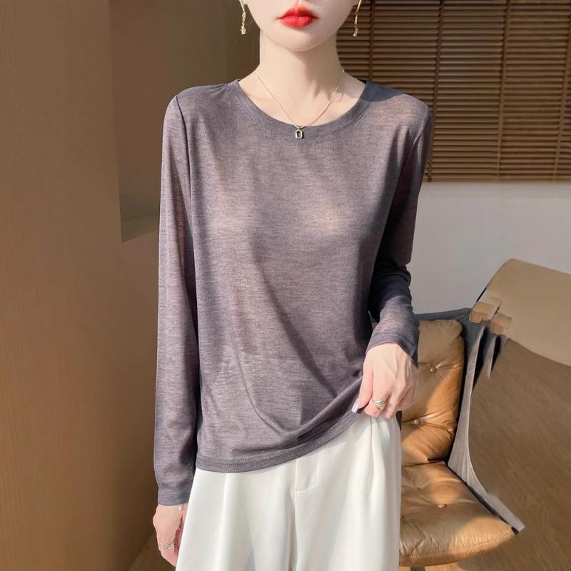 

Новый вязаный свитер на весну и лето отличается круглым вырезом, слегка прозрачным фасоном и тонким базовым слоем. XXL серебряный серый