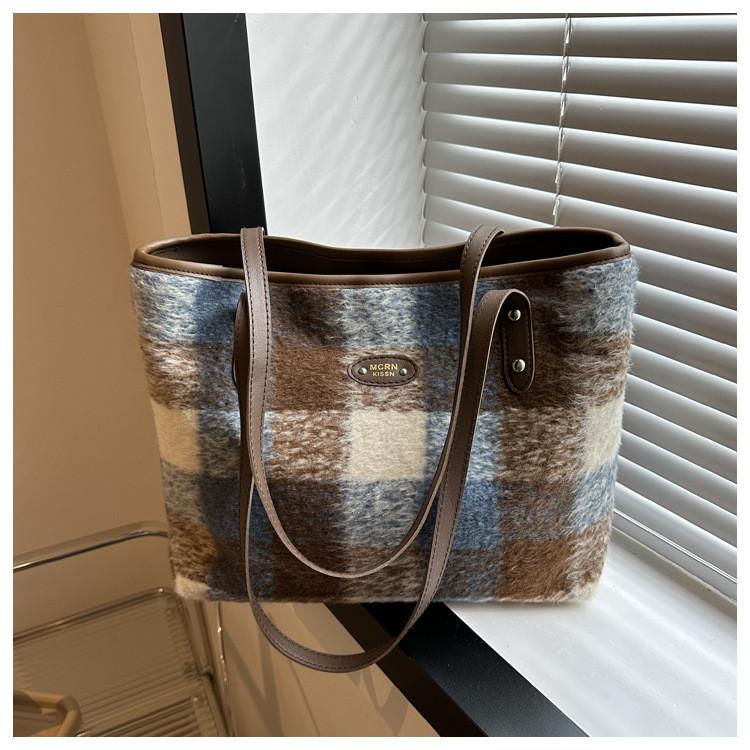 Fashionable Winter Woolen Plaid Tote Bag 2023 Stylish Casual Shoulder Handbag Soft Texture