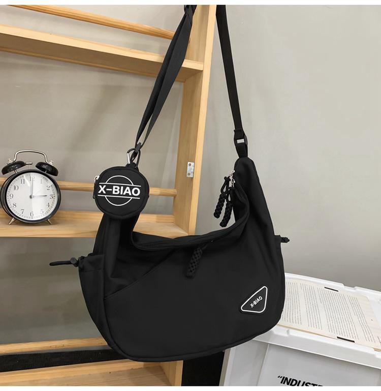 

Унисекс большая вместительная сумка-мессенджер и спортивная сумка через плечо чёрный