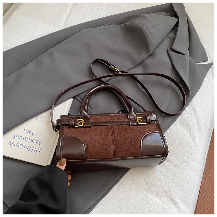 Simple Retro Fashion Messenger High Value 2025 Autumn New Baguette Bag Large Capacity Shoulder Small Square Bag Foreign Style