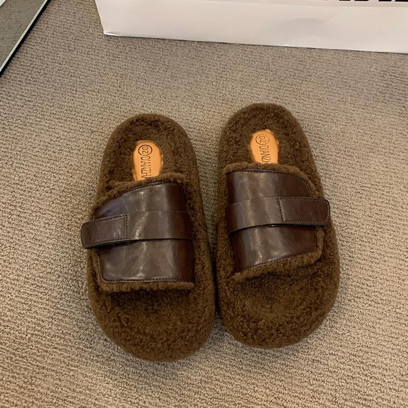

Thick-bottomed fluffy slippers women s wear 2025 new autumn and winter Internet celebrity Korean version of lamb fluffy one-word cotton slippers 40 темно-коричневого кольору