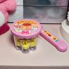 Simuliertes Pudding-Fütterspielzeug mit einziehbarem Löffel Rollenspiel Plüschtier Baby-Puppe Fütterungs-Interaktionsspielzeug Osterkorb-Füller