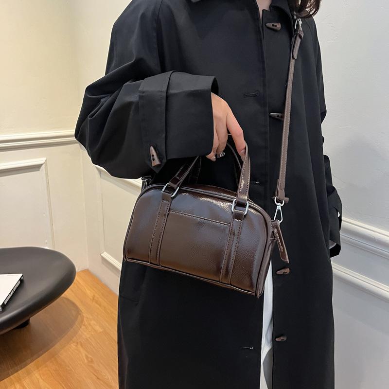 Large Capacity Retro Boston Bag Women'S Super Fire Handbag Premium Casual Shoulder Bag