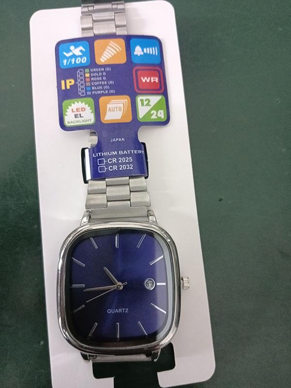 Montre à quartz A130 avec bracelet en acier