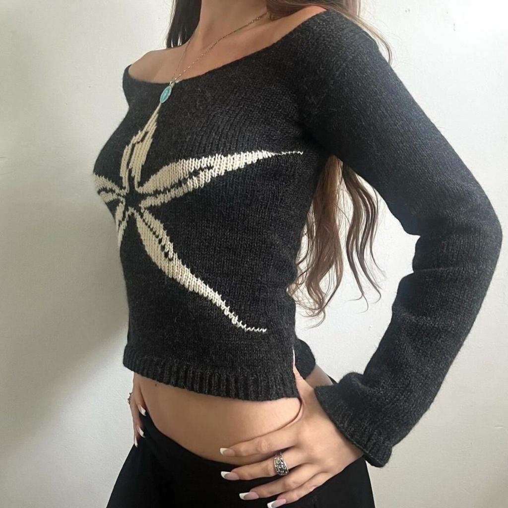 2KWEIRD Dámské pletené topy Odhalená ramena Slim svetr Grafický potisk Dlouhý rukáv Pletenina Y2K Estetika Streetwear