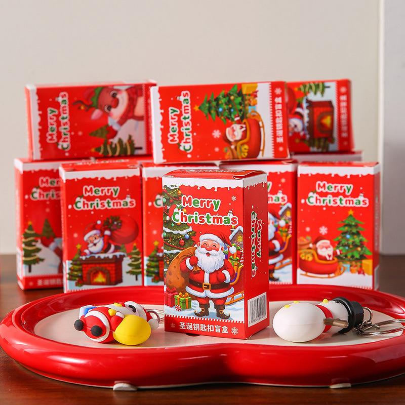 1/4 ks Vánoční slepý box klíčenka Roztomilá mini slepá krabička Vánoční DIY dekorace na batoh přívěsek Miniaturní klíčenka Dárkové překvapení