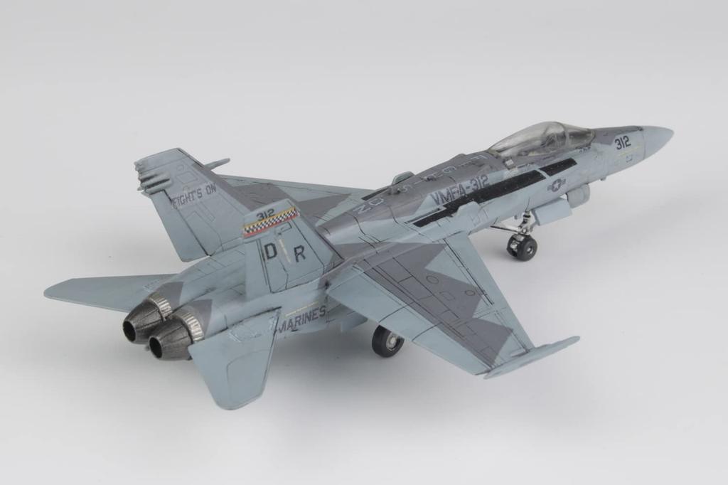 Platz US Marine Corps Hornet Checkerboard 2022 Ferris Camouflage Plastic Model Kit 1/144 F/A-18C VMFA-312 FC-20