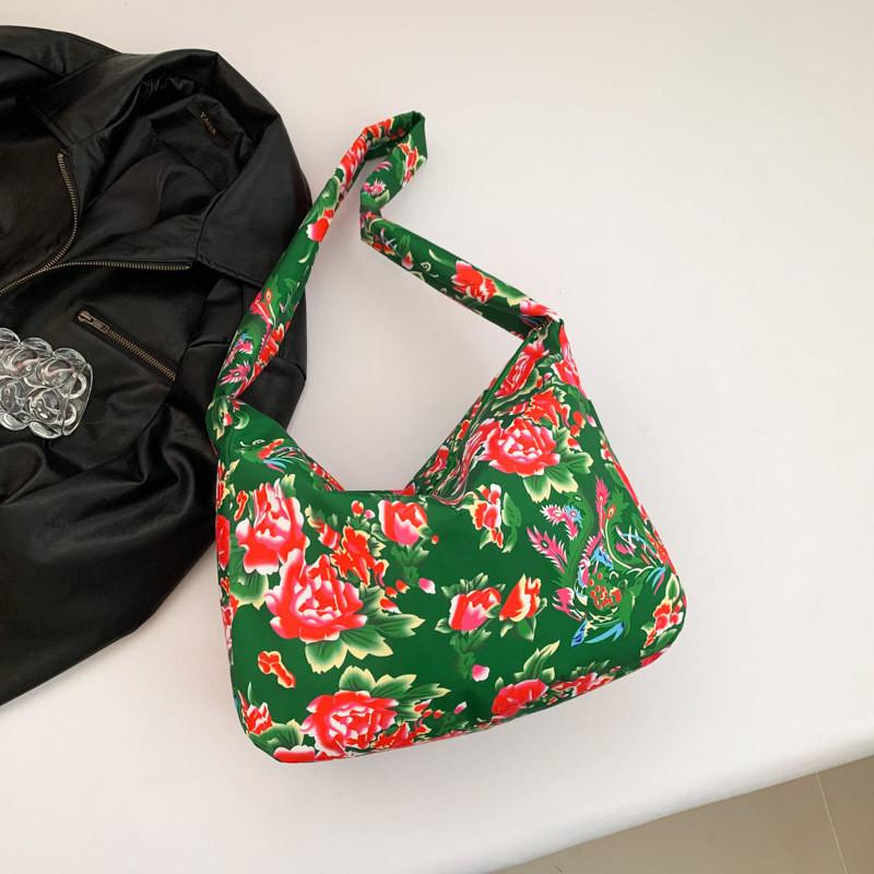 

Chic And Modern Crossbody Bag In Vibrant Colors Perfect For Daily Fashion зелений