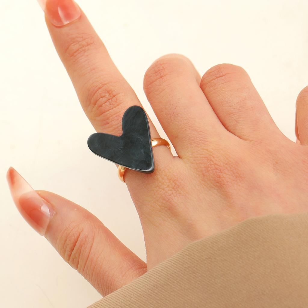 Inel de damă la modă cu inimă mare