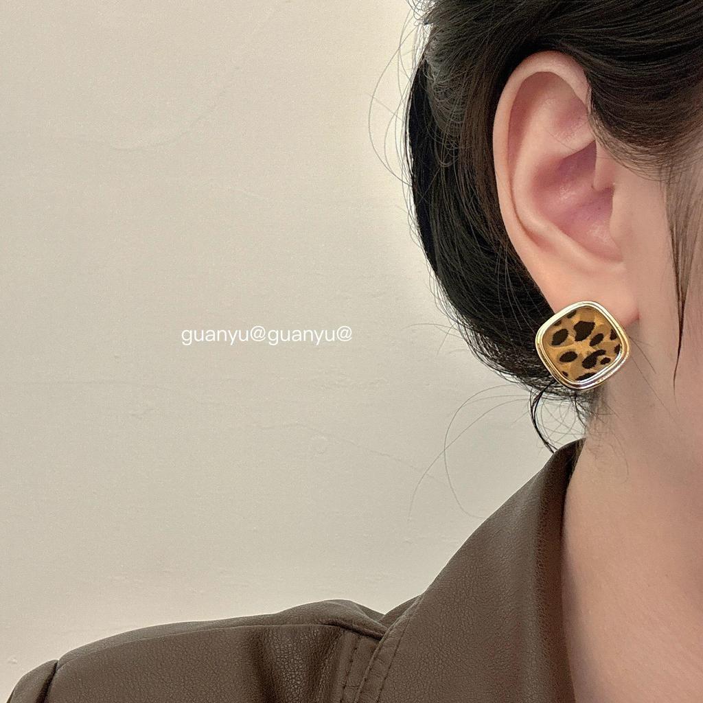 Sweet Style Resin Leopard Print Square Stud Earrings - Women's Fashion, Light Luxury, Versatile, and Unique