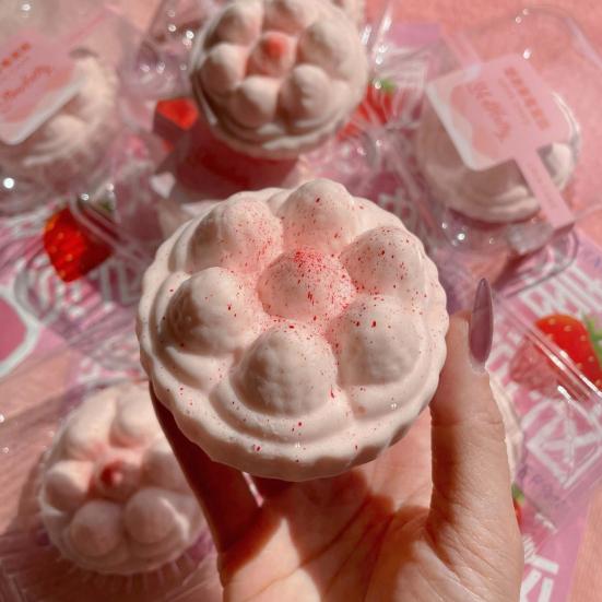 Langsam zurückfederndes Quetschspielzeug Langsam aufsteigendes Erdbeerkuchen-Spielzeug Weiche feuchte Textur Stressabbau Dekompression Fidget für Erwachsene Kinder