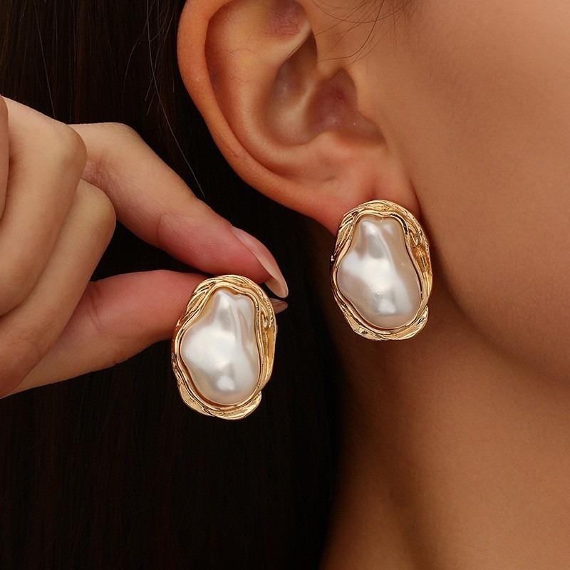 Trend Special-shaped Pearl Set, Retro Luxury Fashion Temperament Necklace, Stud Earrings, Ring Set.