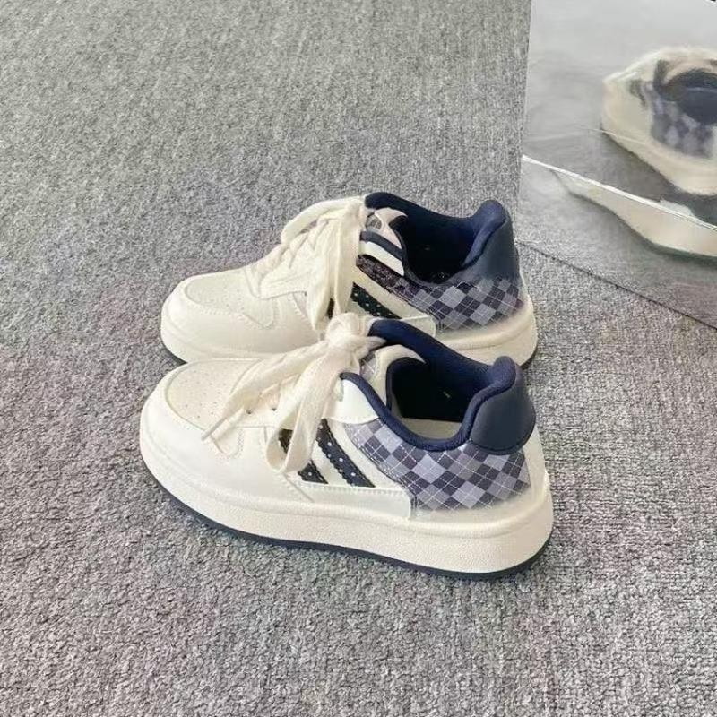 Design Sense Campus Style Board Shoes Women's New Platform White Shoes Versatile Student Casual Bread Shoes Tide