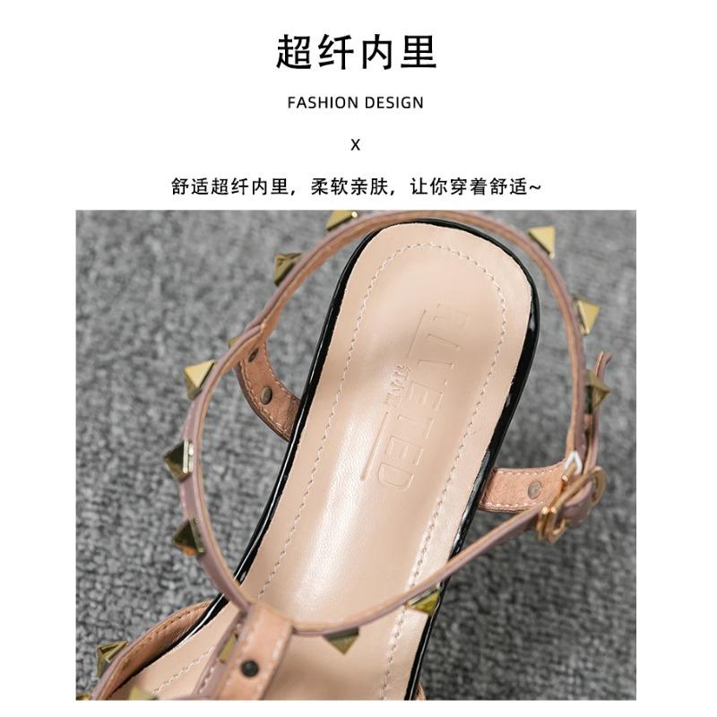 Sandalias de tacón alto para mujer Soleist Verano Diseño de marca de moda Clavo remachado puntiagudo Zapatos casuales rojos Talla grande 41-43