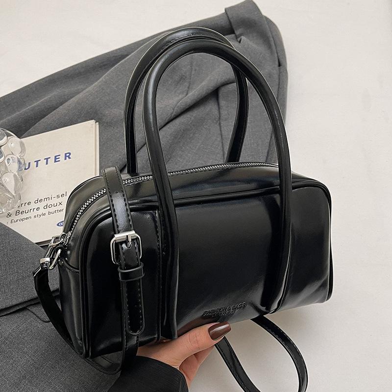 2025 fashion high sense dopamine ins wind hand pillow bag foreign style niche commuter versatile messenger bag women