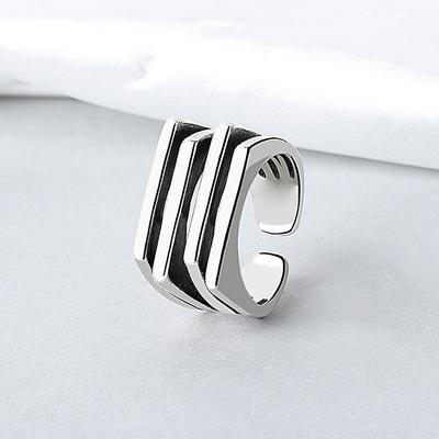 Hohler einfacher mehrschichtiger Ring Exquisites Temperament Glatte Oberfläche Persönlichkeit Kreativer unregelmäßiger Ring Kaltwindring