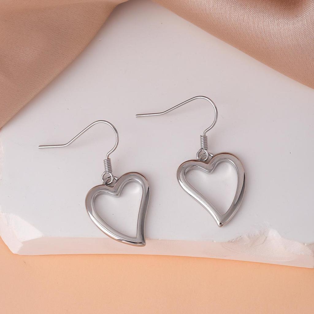 European Style Heart Hollow Ear Hook for Women - Fashionable, Versatile, Simple Peach Heart Earrings