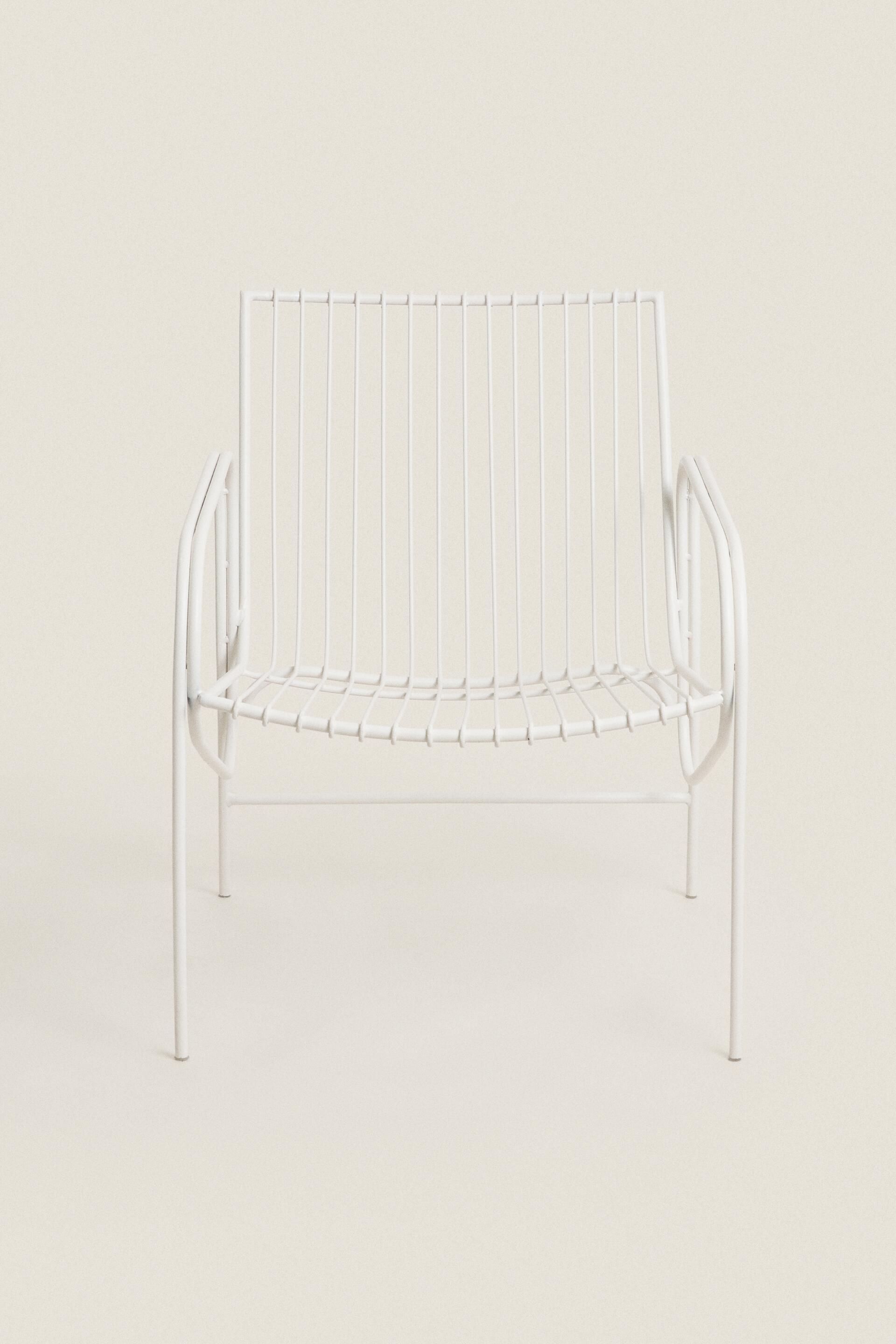 

КРЕСЛО С МЕТАЛЛИЧЕСКОЙ КОНСТРУКЦИЕЙ