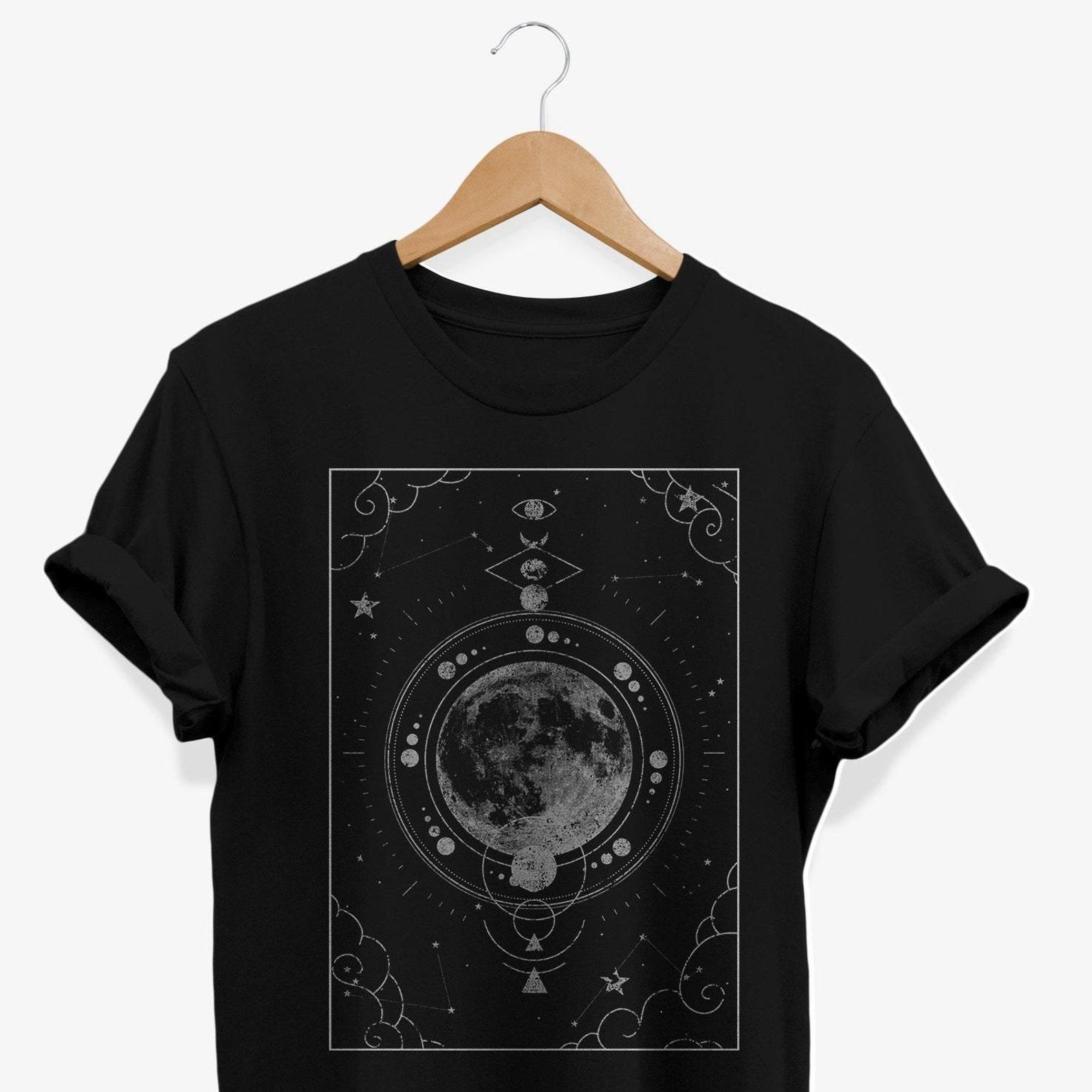 Minimalist Moon Grunge Style T-shirt | Witchy Art Gifts XL