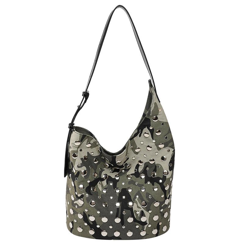 Women's Bag 2025 New Korean Version Fashion Rivet Shoulder Bag Large Capacity Casual Versatile Hand Carrying Bucket Bag Tide
