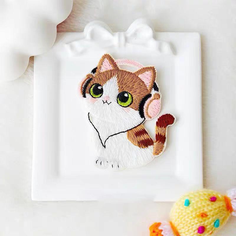 4 Pcs Mixed Cute Cartoon Cat With Headphones Embroidered Patches Iron On Decorative Applique