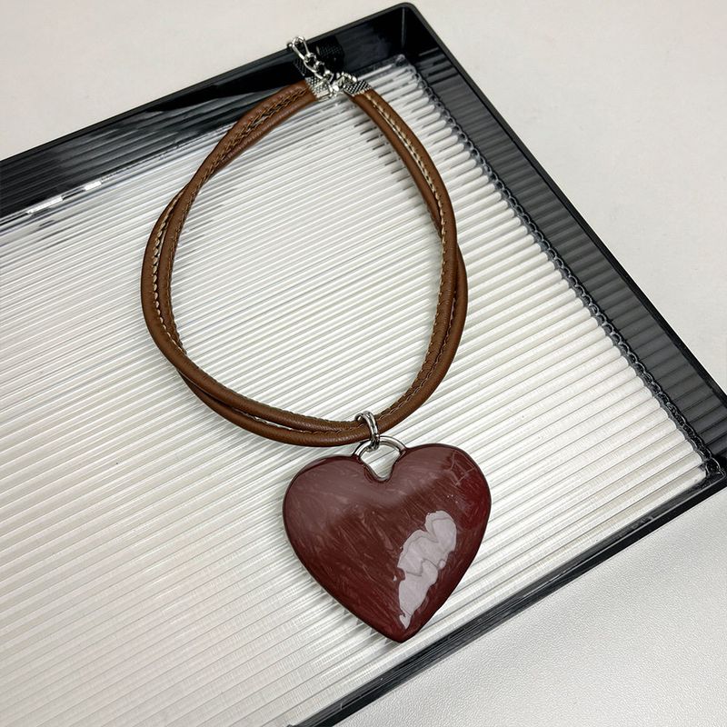 Fashion Retro Red Big Heart Leather String Necklace Female Special Interest Light Luxury Fancy Clavicle Chain Sweet Cool All-Match Necklace