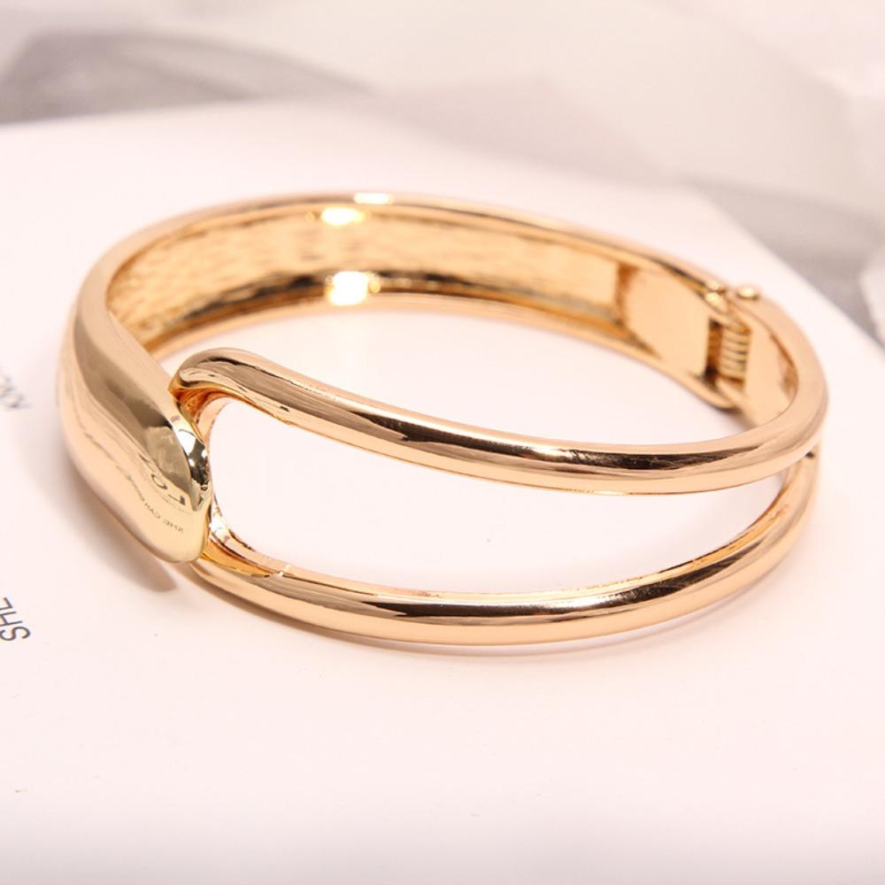 Chic Irregular Opening Bangle Elegant Temperament Open Bracelet Creative Hollowed Bracelet Girls