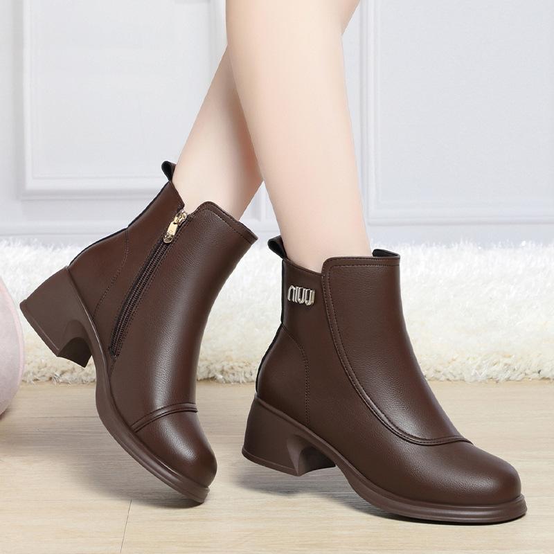 Shoes Women's Autumn and Winter Short Boots, New Fashion Boots Thick Heel Velvet Leather Shoes    Women's Boots Mother Shoes Cotton Shoes