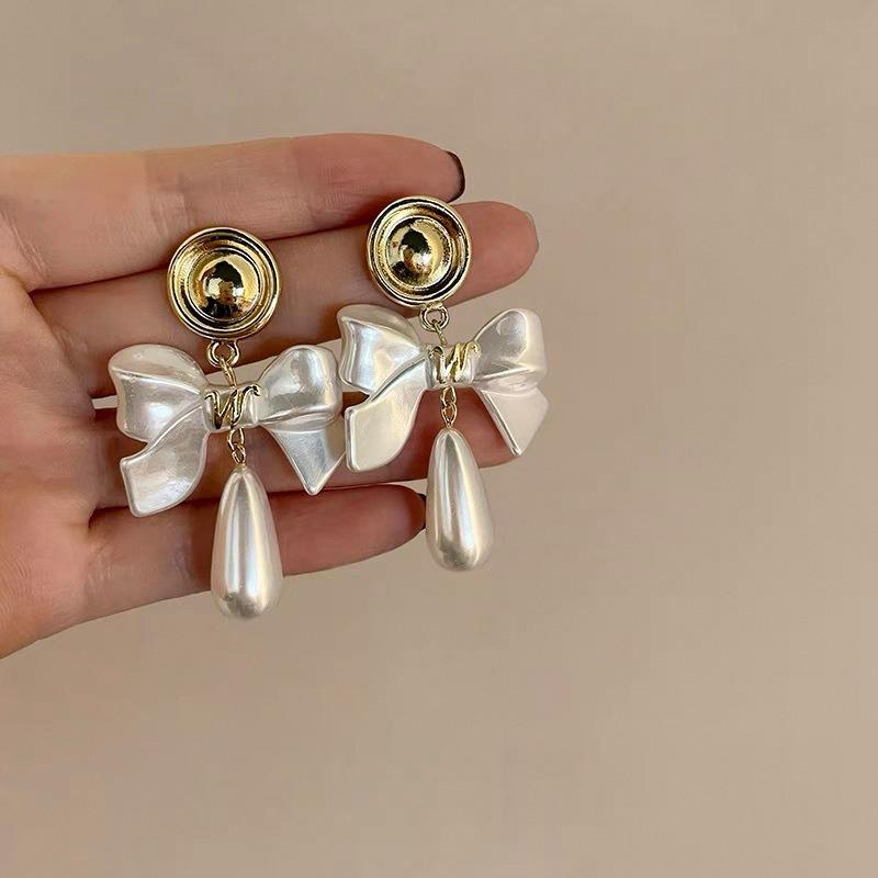 Silver Needle High-end Flower Tassel Pearl Stud Earrings French New Fashion Versatile Earrings Light Luxury High-end Earrings