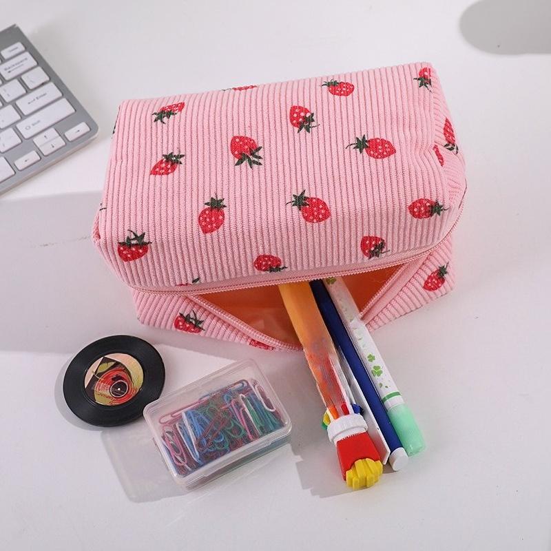 Storage Organizer Cute Makeup Bag Strawberry Printed Cosmetic Pouch Large Travel Cosmetic Bag Makeup Accessory