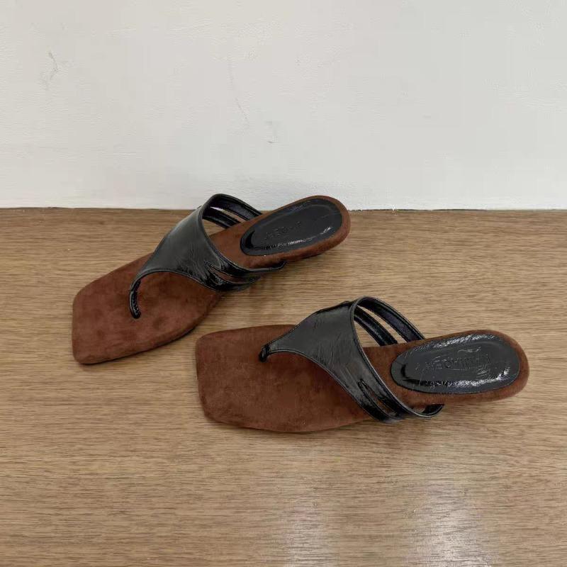 2025 New Woman Flip Flops Platform Design Flat Base Slippers Women Trend Casual Non-slip Outdoor Slippers Fashion Slippers