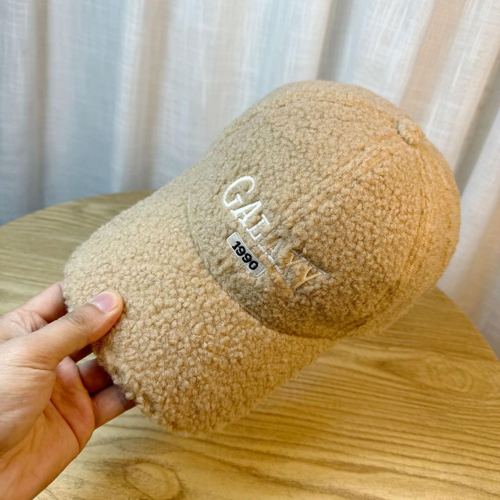 Hat Women's Autumn and Winter Warm Lamb Wool Face Revealing Small Baseball Cap Korean Version Thickened Plush Cute Peaked Cap Covering The Face