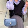 Nischdesign high-end clamshell axel armhåleväska dammode pendlare mångsidig sadelväska