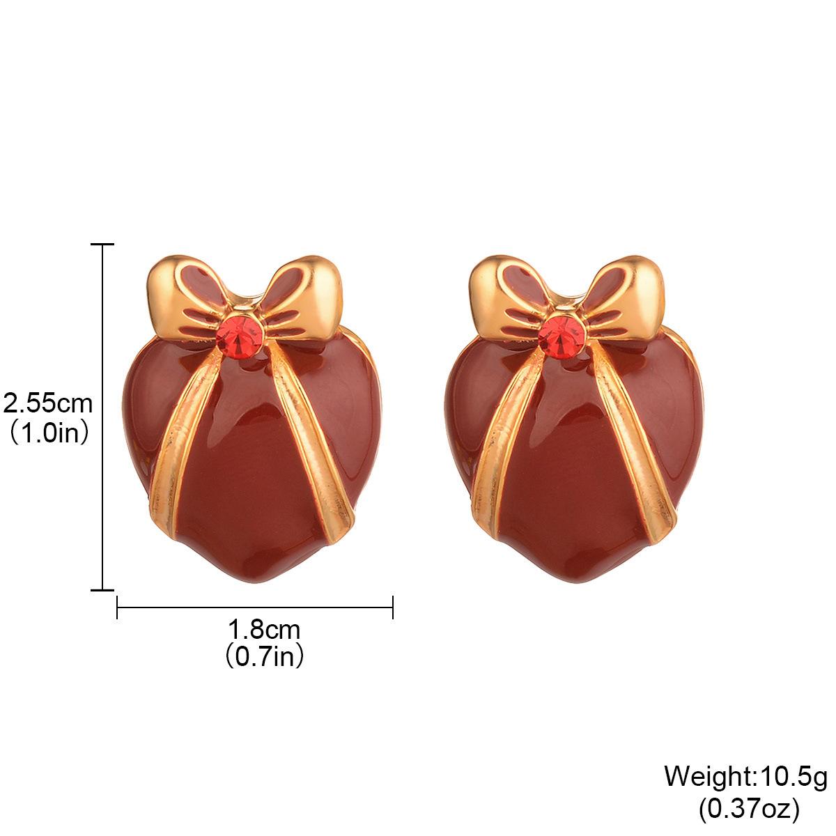 

Retro stud earrings temperament versatile Christmas silver needle earrings red-green autumn and winter niche design love earrings