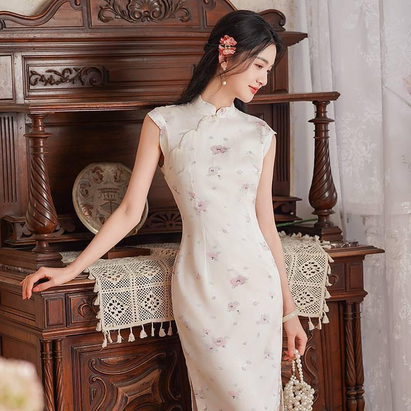 White Sleeveless Modern Chinese-Inspired Long Cheongsam Dress 2026 Womens Elegant Retro Style