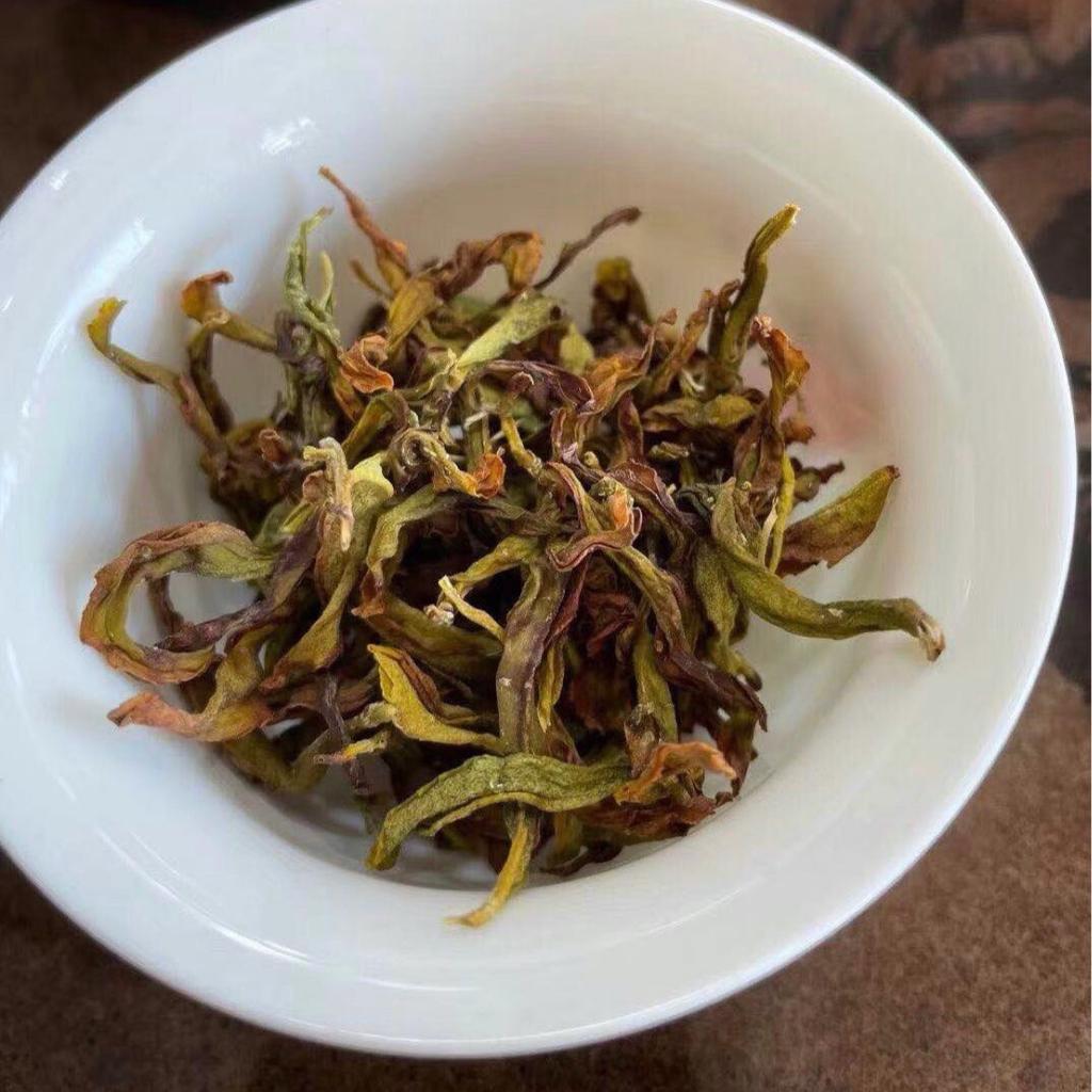 Wuyi Tea Dahongpao Tea Four Famous Fir Beauty Tea C. Sinensis Cv. Baijiguan Tea Handmade Carbon Baked Zhengyan C. Sinensis Cv. Baijiguan Tea