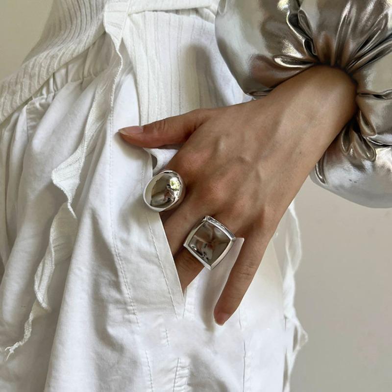 French Medieval Vintage Metal High-end Light-sensitive Ring, Niche Design Texture Square Versatile Ring Ring