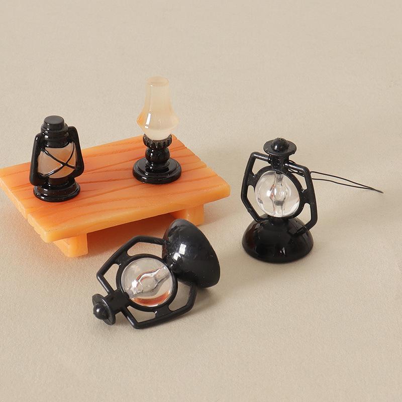 Retro Mini Kerosene Lamp Model for Dollhouse Christmas Decoration & Shooting Scene Prop.