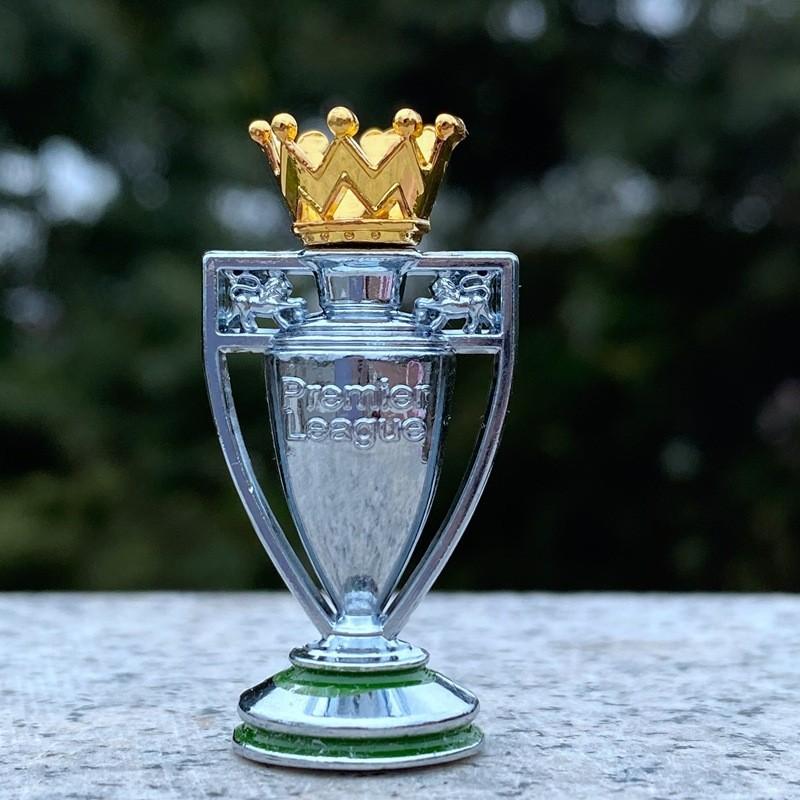 Exquisiter Schlüsselanhänger mit Weltmeisterschafts-Fußballtrophäe aus Zinklegierung, perfektes Erinnerungsgeschenk für Sportfans
