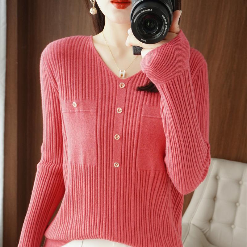 Spring and Autumn New Women's Low-Neck Sweater Women's V-Neck Drilled Buckle Andy Velvet Knitted Bottom Sweater Women's Batch
