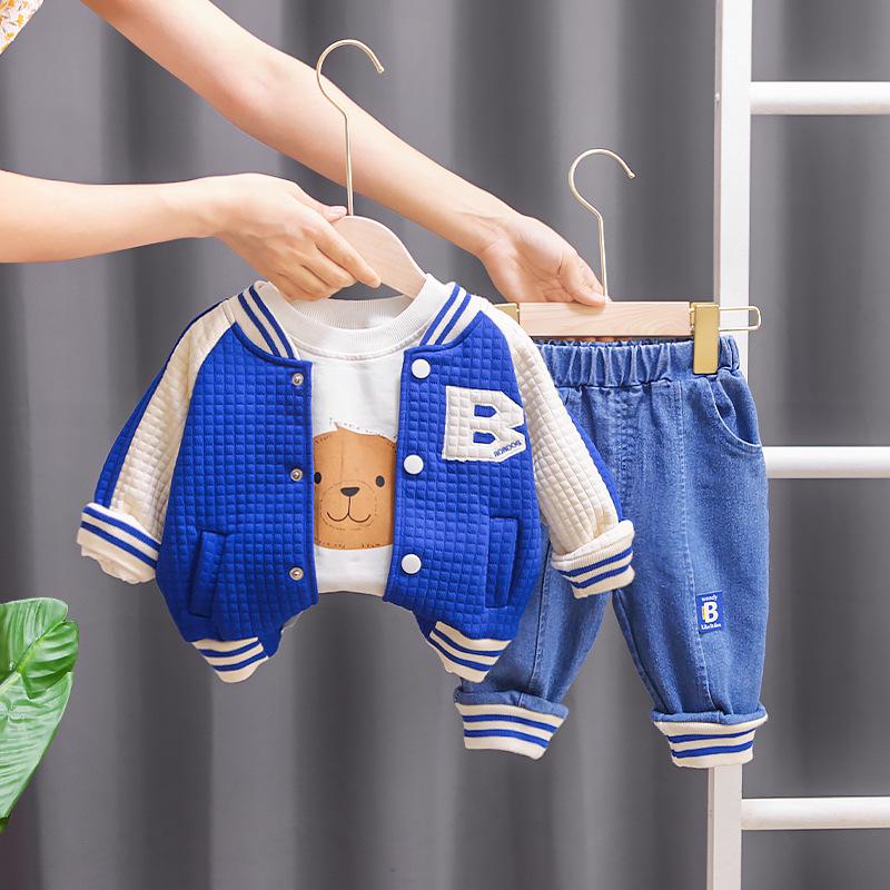 

2023 Boys Korean Style Autumn Outfit: Handsome 3-Piece Sweater Set for Small to Medium-Sized Children 80 cm