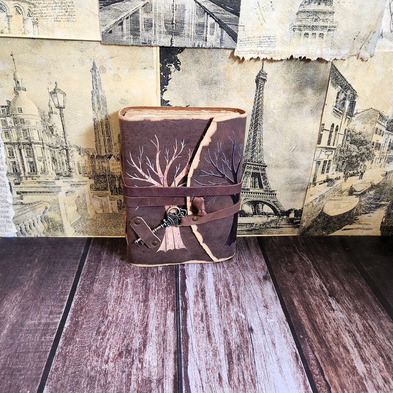Vintage skórzany dziennik, Estetyczny wzór drzewa, Prezent ślubny, szkicownik z kluczem, Notatnik z postarzanymi stronami, Dziennik snów, Prezent personalizowany.