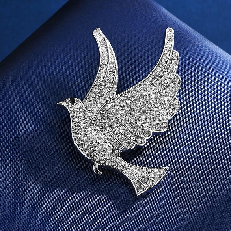 Elegante Strass-Perlen-Brosche: Hirsch- und Känguru-Design, Hochwertige Anstecknadel für Anti-Expositionsanzug