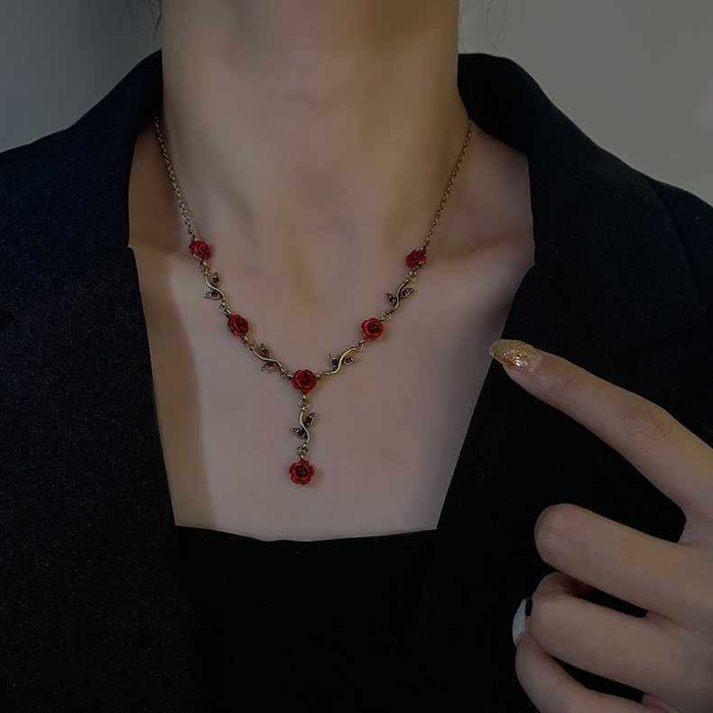 Medieval Vintage Rose Necklace Female French Retro Temperament High Sense Collarbone Chain Trendy Neck Chain Sweater Chain