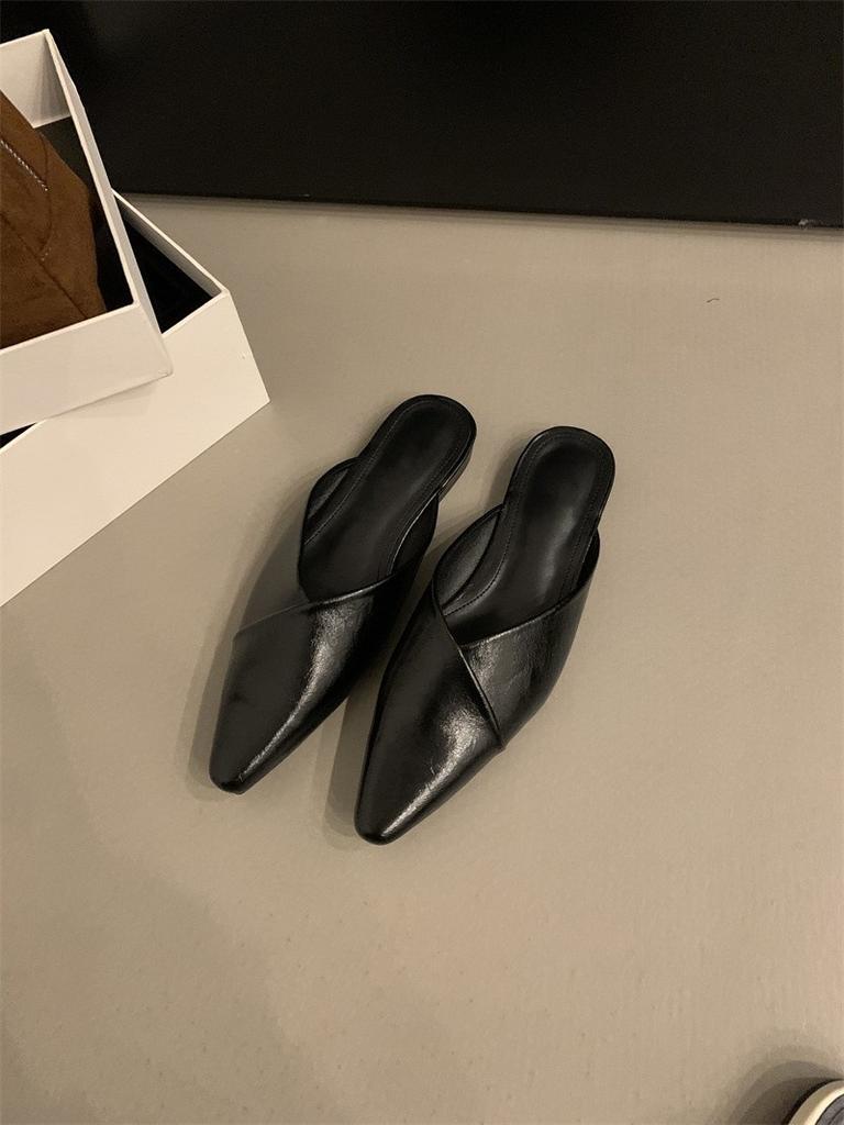 2025 Spring and Summer New Fashionable Pointed Toe Bag Head Slippers Single Shoes Retro Versatile Flat Half Slippers Sandals Women