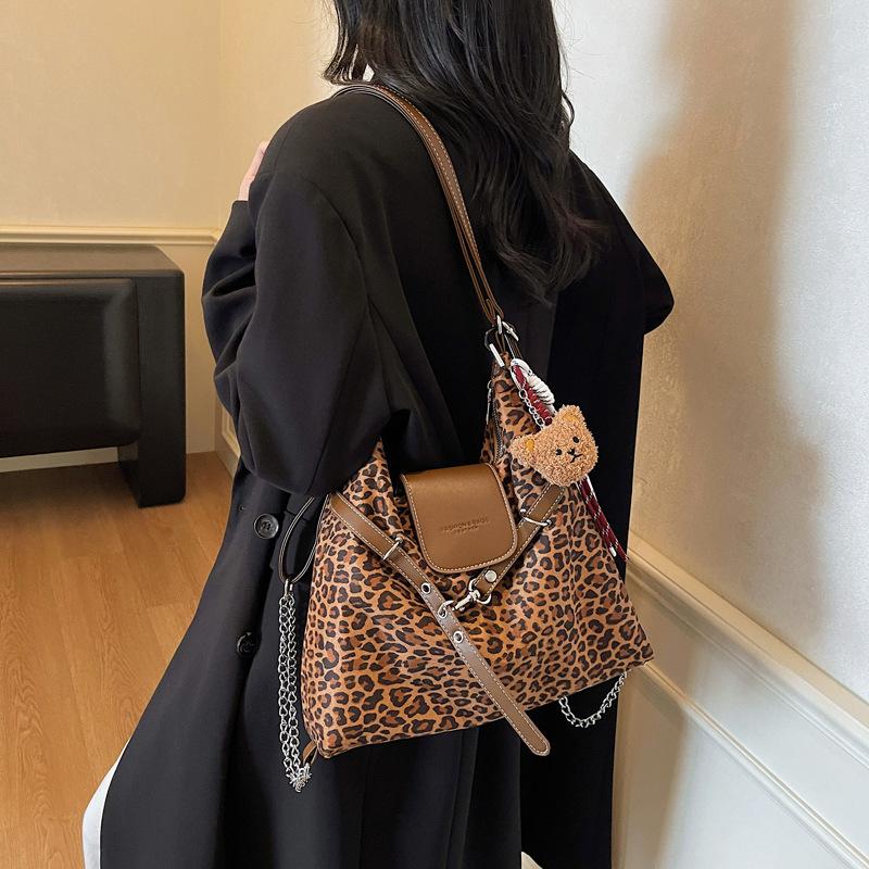 Fashion leopard print large capacity shoulder bag women's new versatile casual backpack commuting